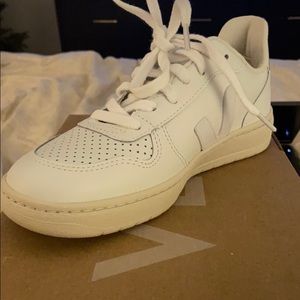 VEJA V-10 Extra White
